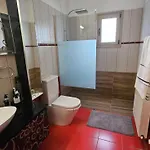 5 Bedroom Paphos Βίλα *