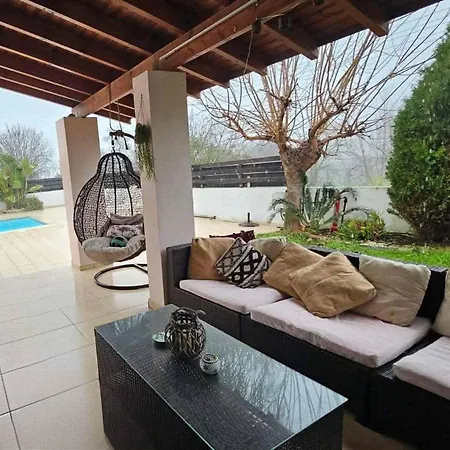 5 Bedroom Paphos Βίλα