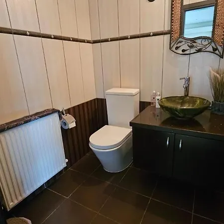 5 Bedroom Paphos Villa Polemi